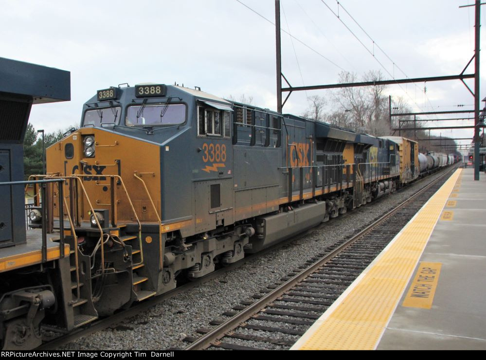 CSX 3388 on Q410